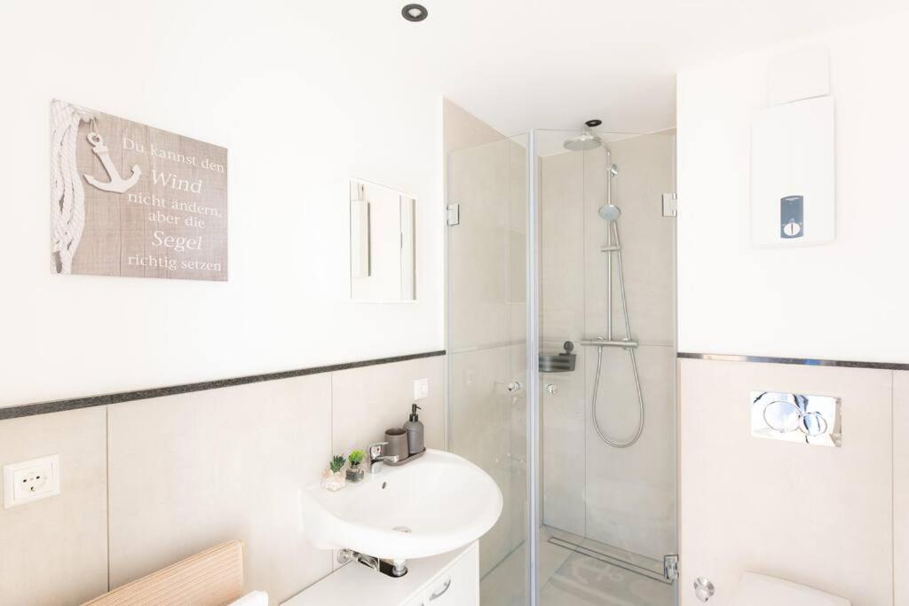 - Sea Apartment Duisburg Center & Parking Spaces & Kingsize Bett - Central Station Hbf - Dış mekan fotoğraf